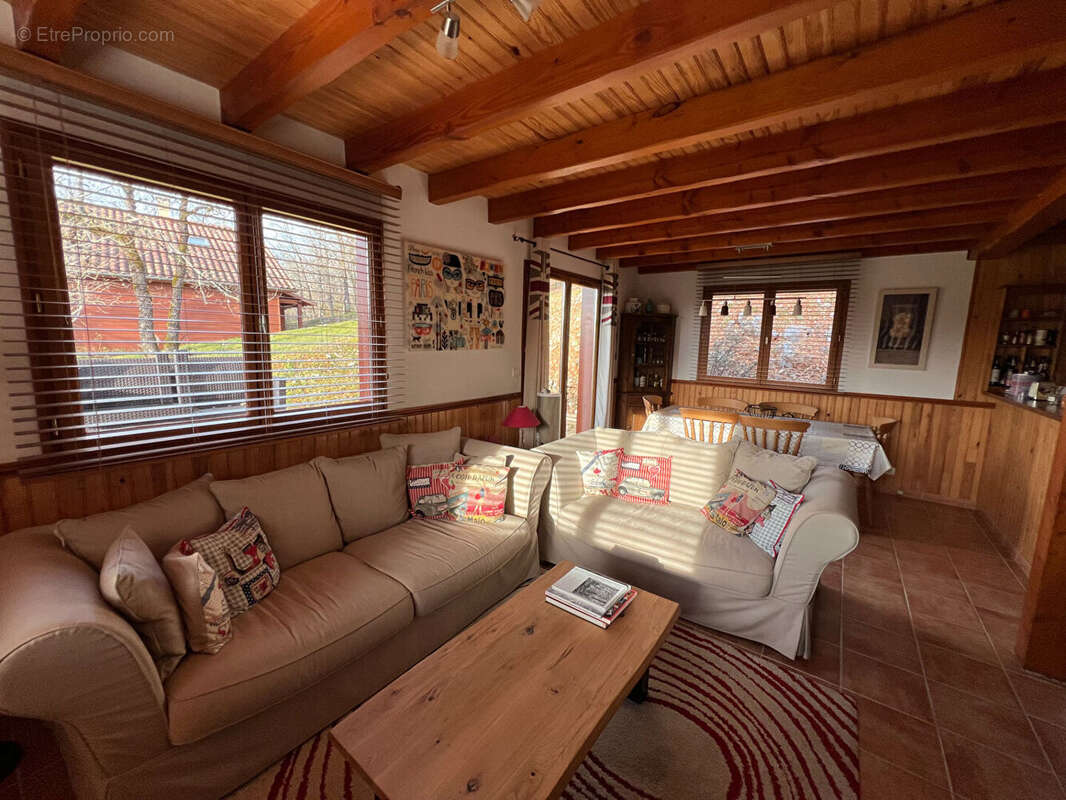 Maison à LACHAPELLE-AUZAC