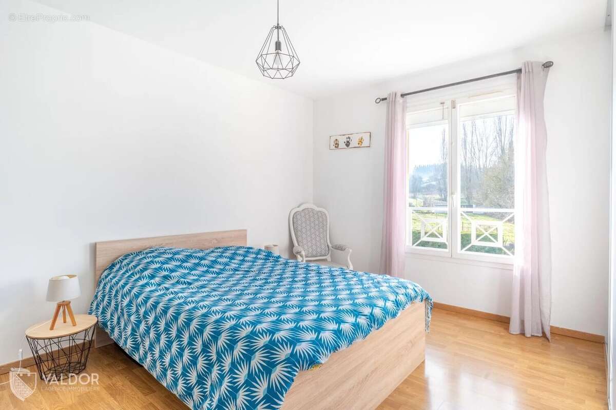 Maison à LACHASSAGNE