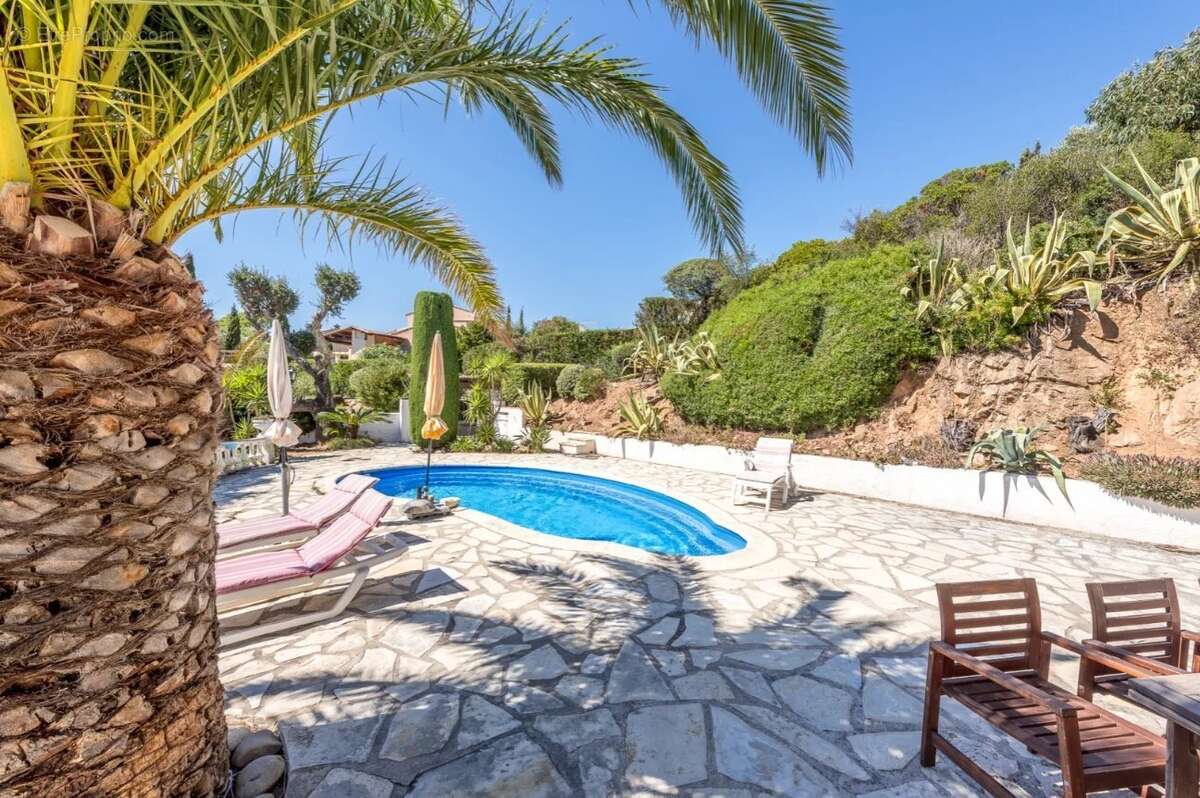Maison à ROQUEBRUNE-SUR-ARGENS