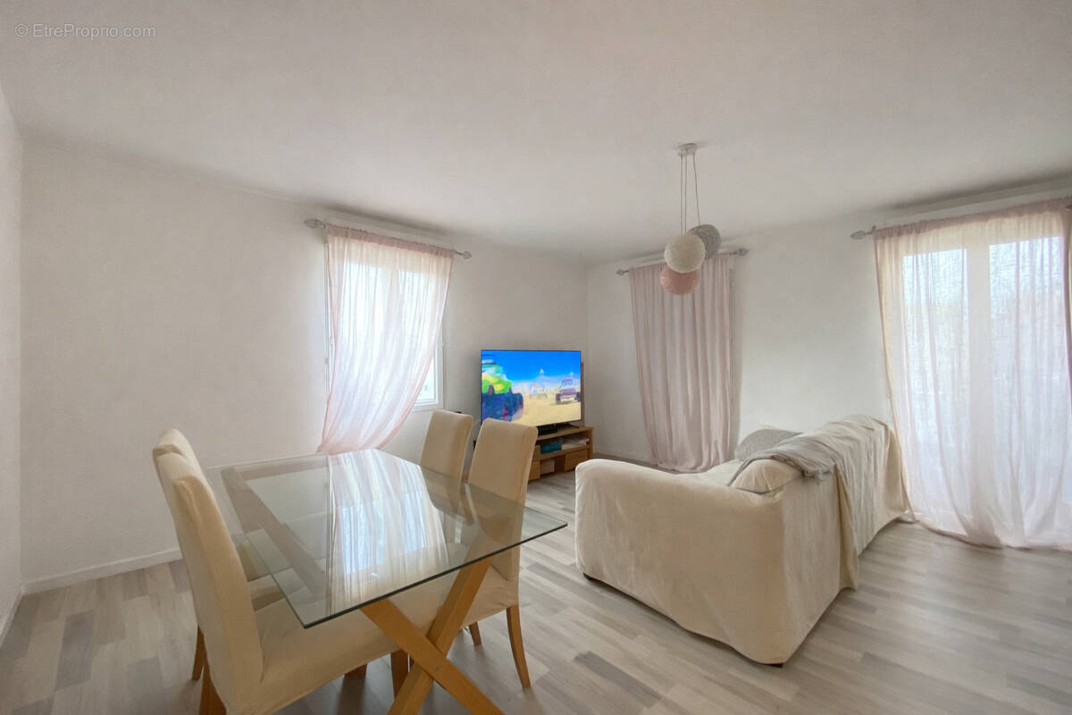 Appartement à LA CHAUSSEE-SAINT-VICTOR