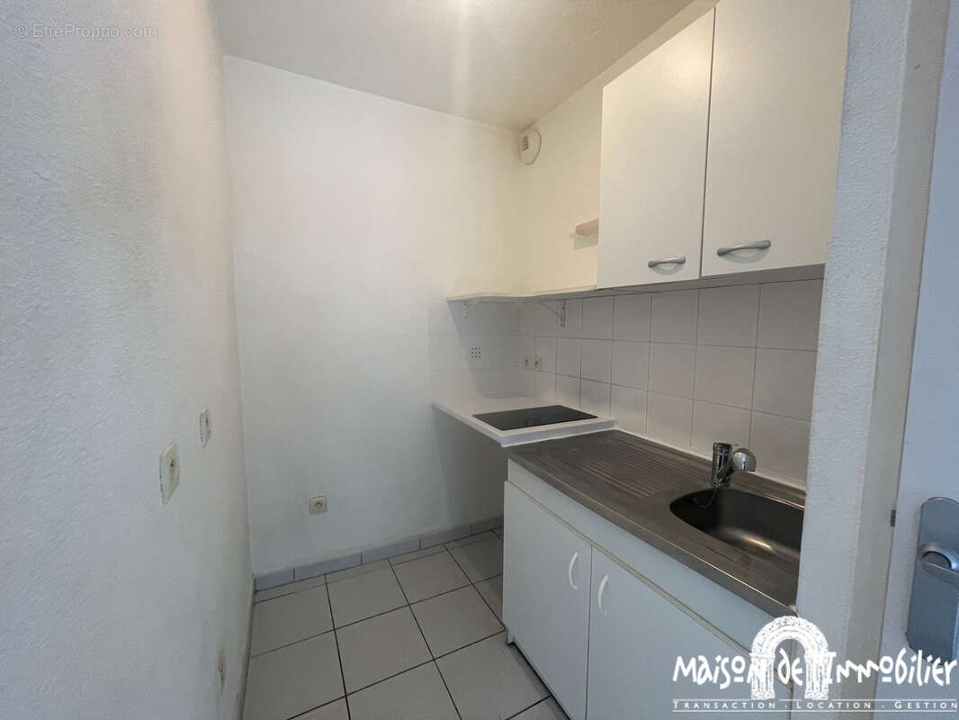 A vendre à COGNAC entre Centre-Ville et Gare - Appartement Lumineux avec Balcon et Garage - 41m2 - 3 pièces - photo 2