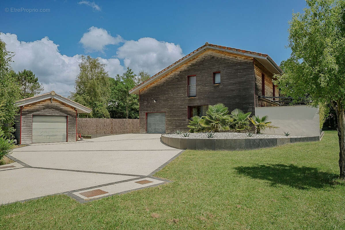 Maison à SALLES