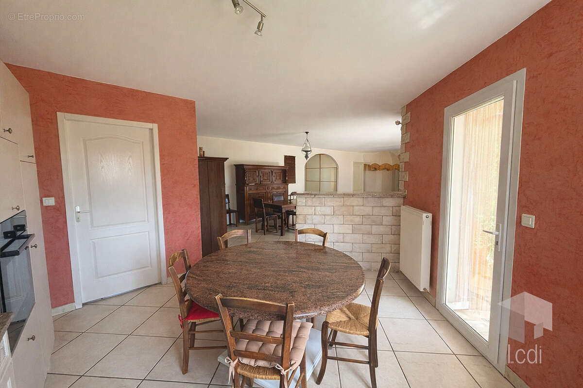Maison à MONTELIMAR