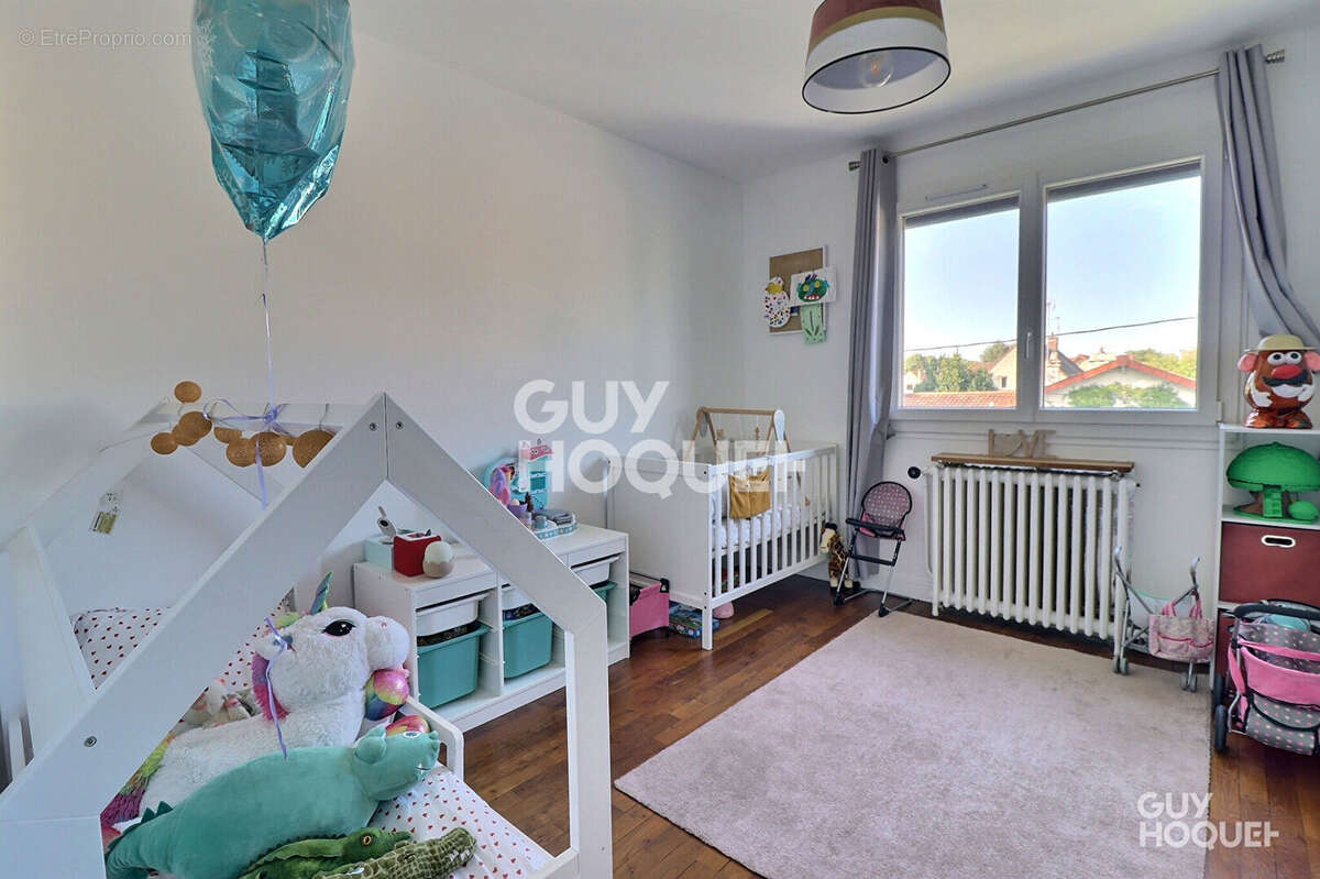 Maison à SAINTE-GENEVIEVE-DES-BOIS