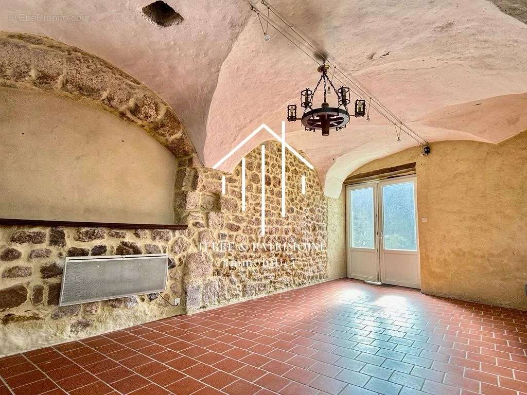 Maison à VALLON-PONT-D'ARC