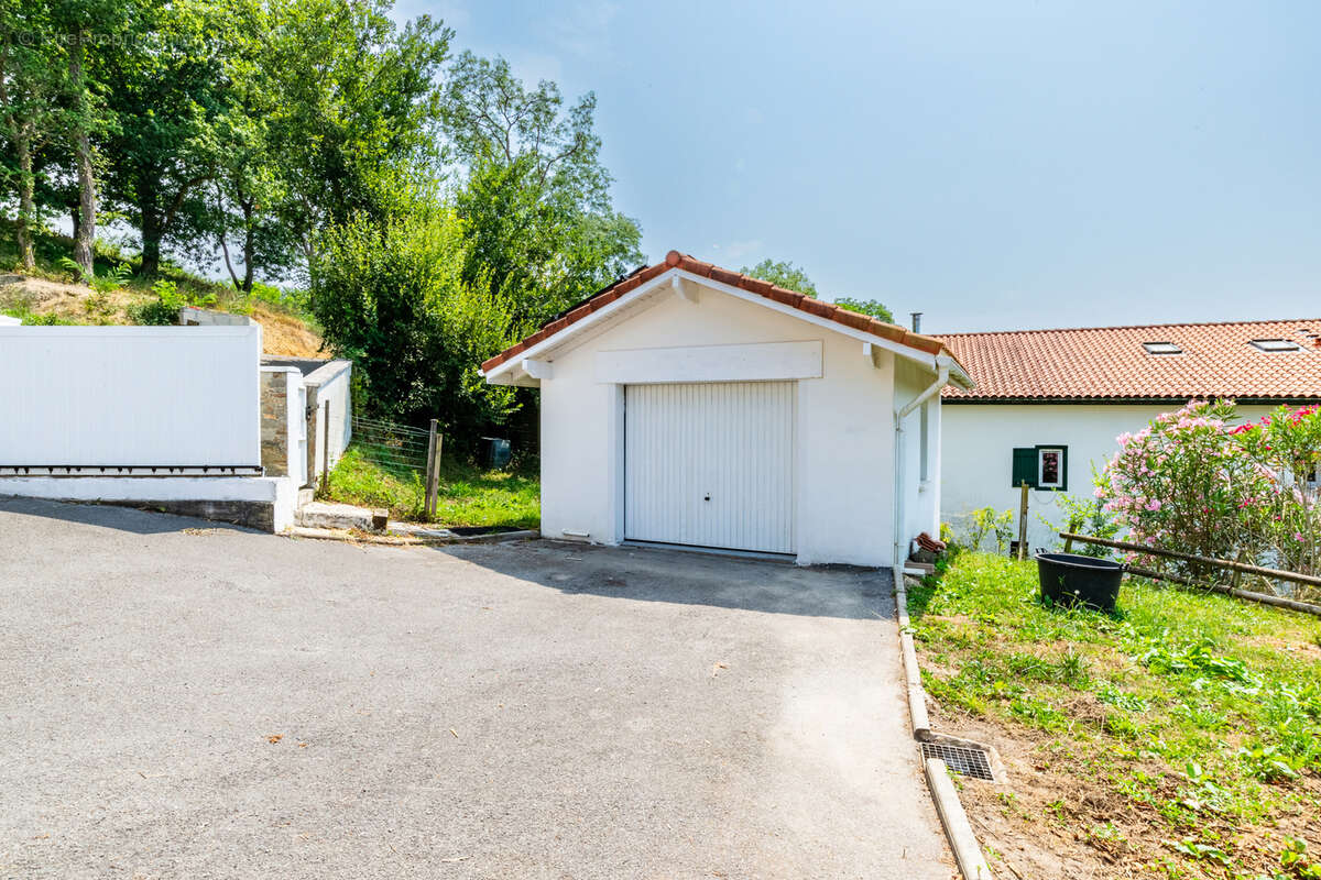 Maison récente 4 chambres avec jardin de 1 000 m2 - photo 12