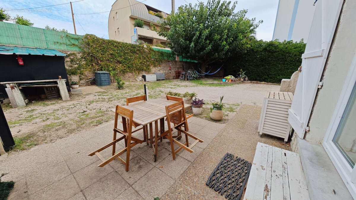 Villa rénovée divisée en 4 appartements à La Ciotat 50 m de la mer - photo 35