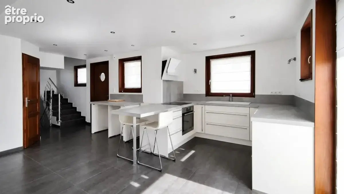Maison de 4 pièces de 91 m² à Saint-Julien-Mont-Denis - photo 8