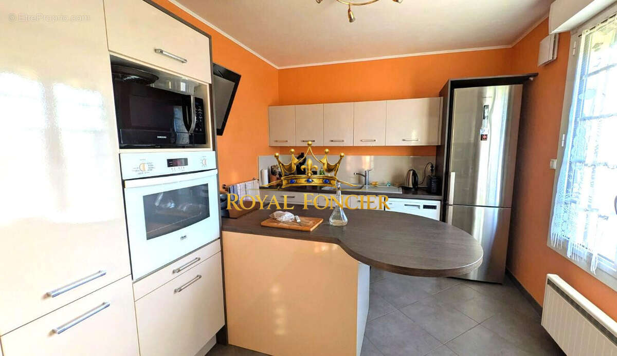 Cuisine indépendante A et E - Maison à LE GRAND-PRESSIGNY