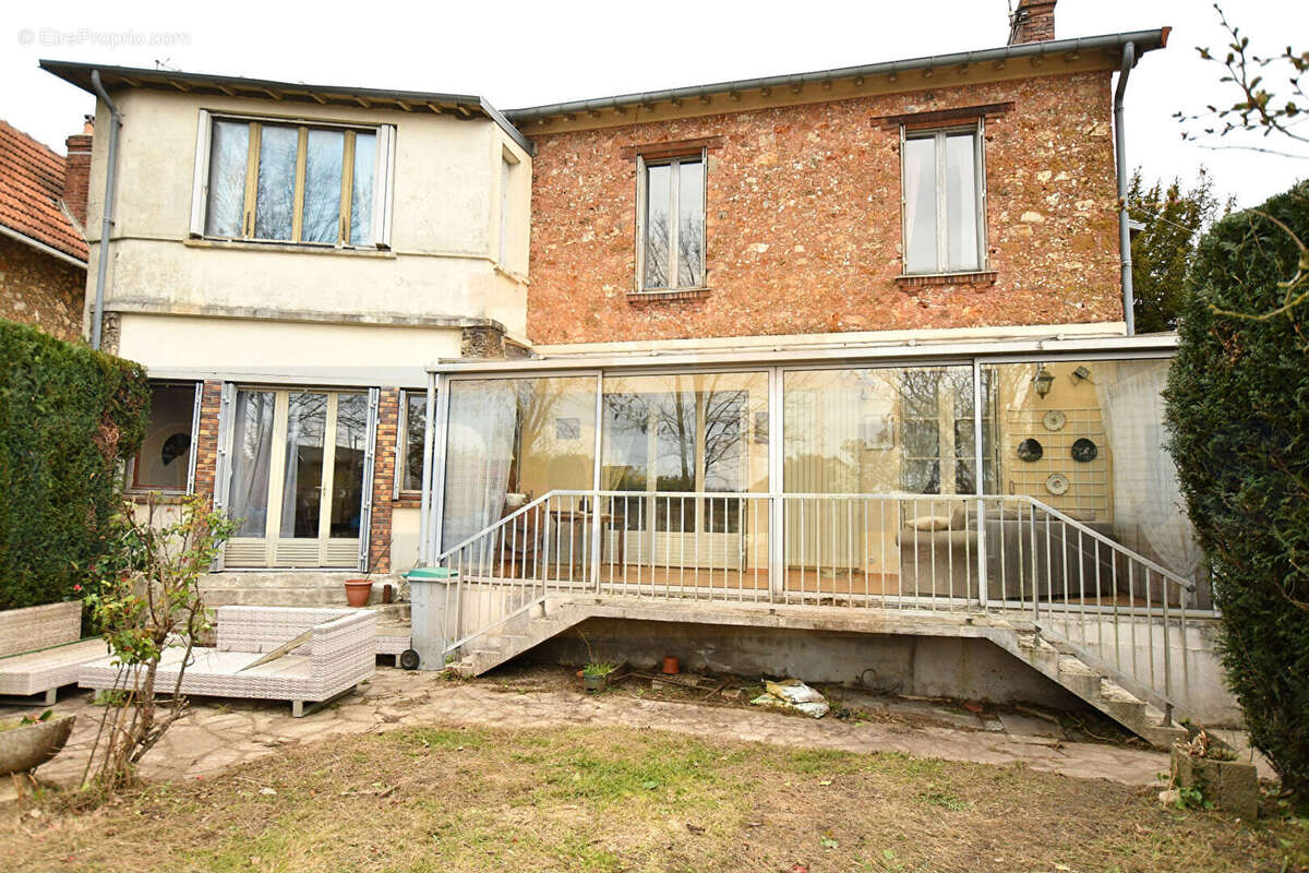 Maison à SAINT-CYR-L'ECOLE