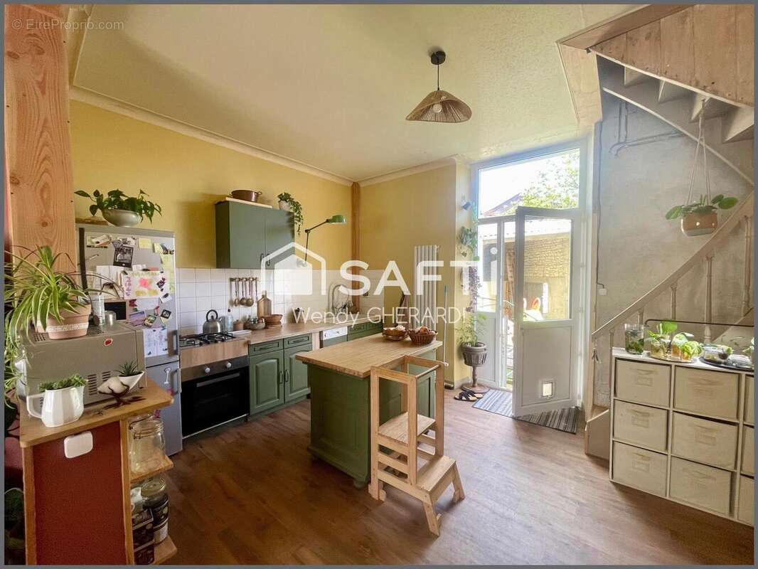 Maison 140 m² à Sossais  - photo 2