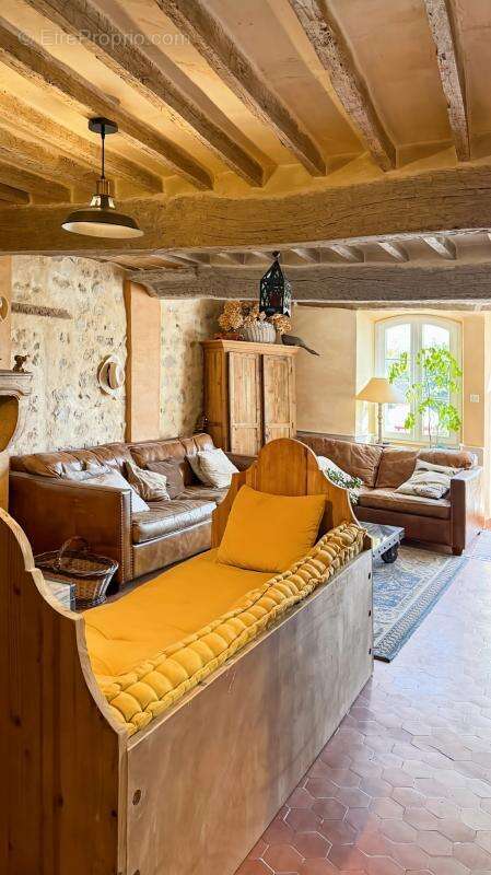 Maison à TAVERNES