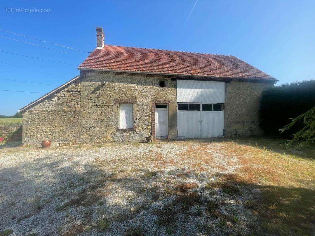 Maison à SAINTE-CERONNE-LES-MORTAGNE