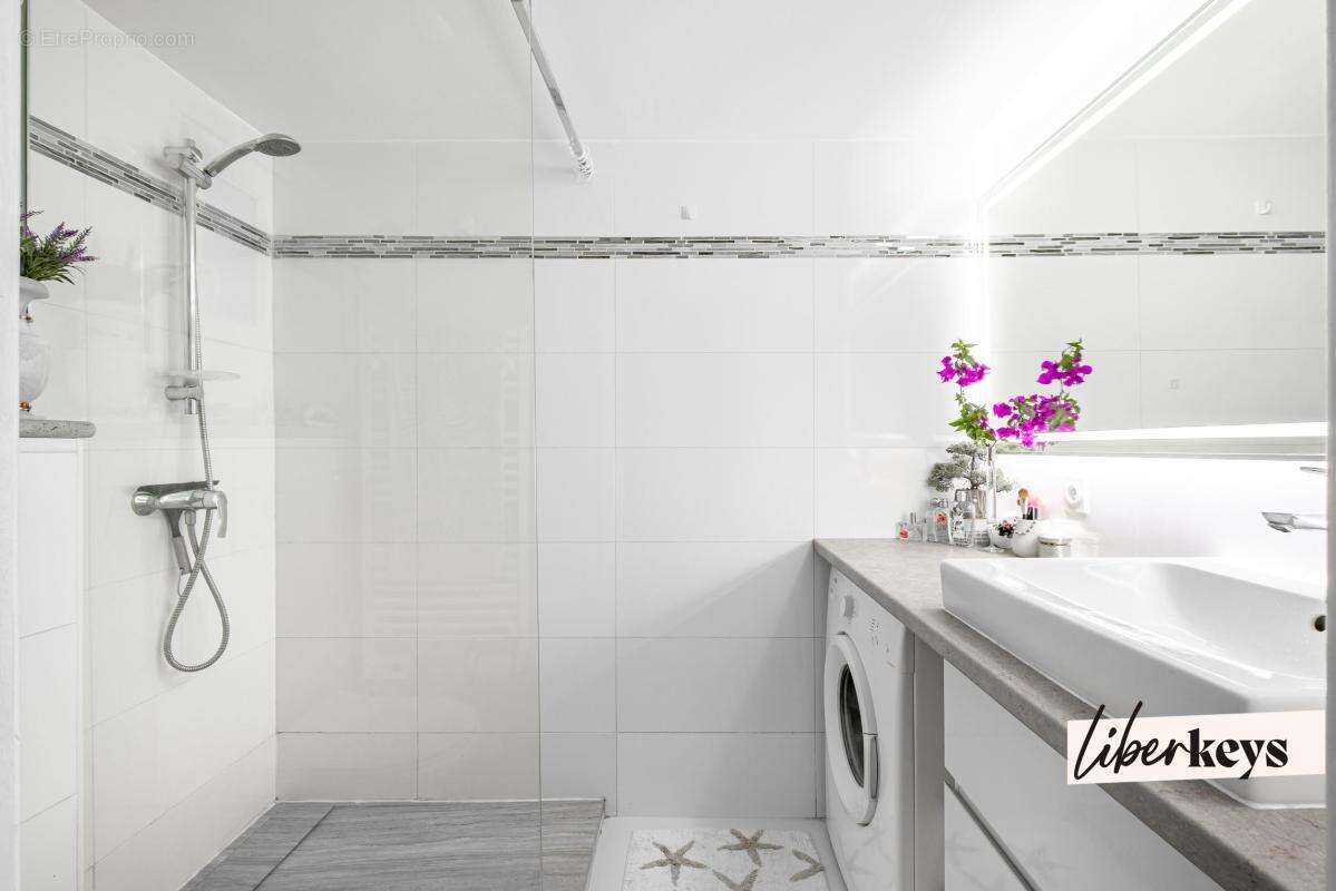 Appartement à ROQUEBRUNE-SUR-ARGENS