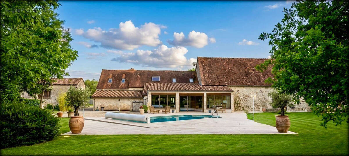 Demeure de 193m2 avec 4 chambres et piscine - photo 10