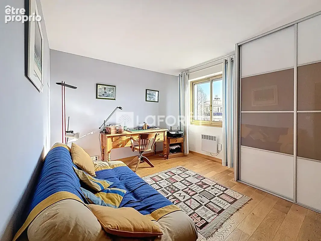 Appartement Suresnes 3 pièce(s) 84.01 m2 - photo 5