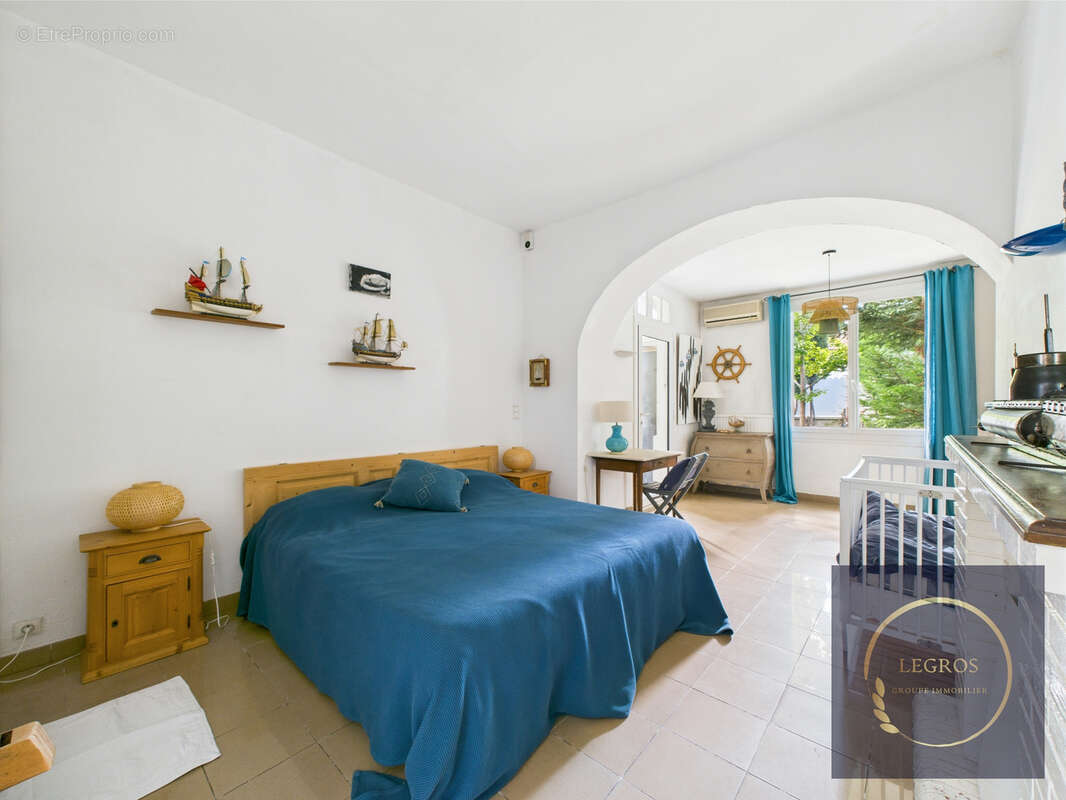 Mas 210m2 Centre ville de Noves - photo 13