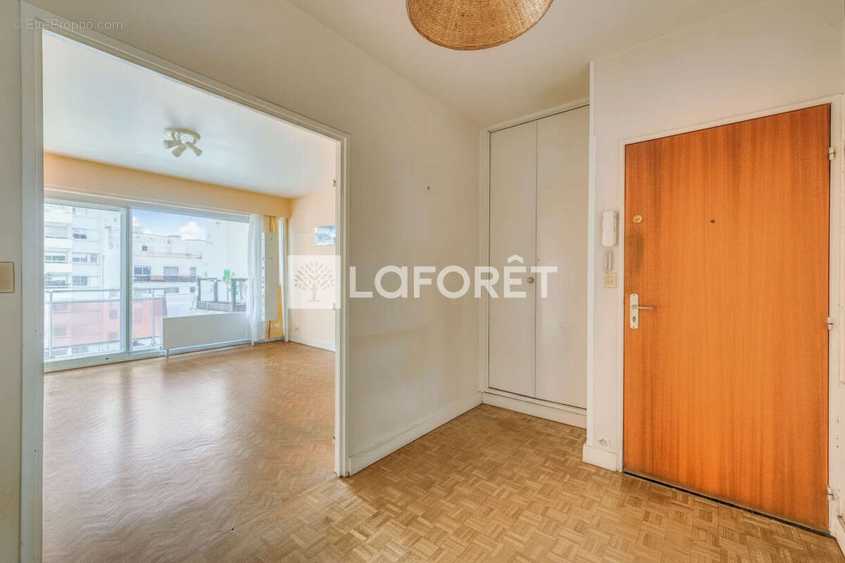 Appartement à PARIS-15E