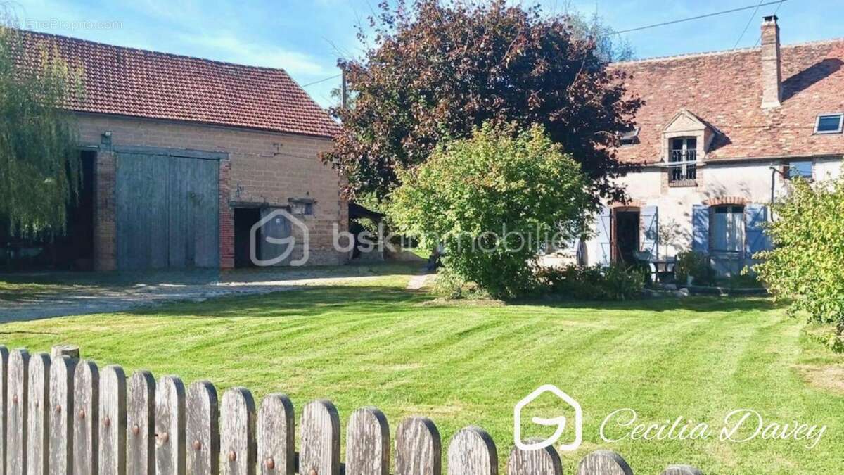 Maison à VILLENEUVE-SUR-YONNE