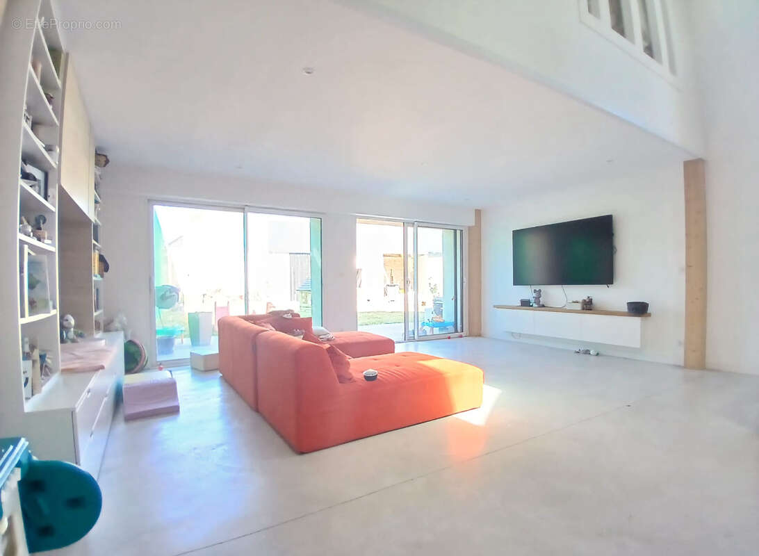 Coulombs_ maison/villa /loft/ en pierre 160 m2 / 2chambres/ jardin - photo 6