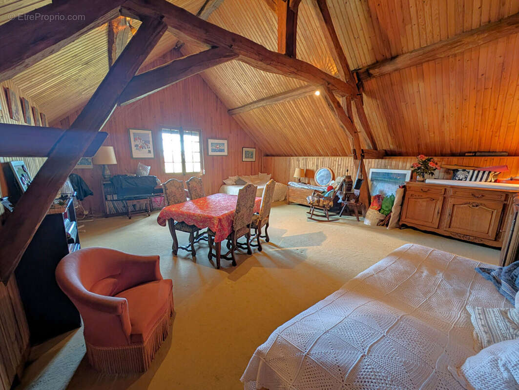 Maison à AILLANT-SUR-THOLON