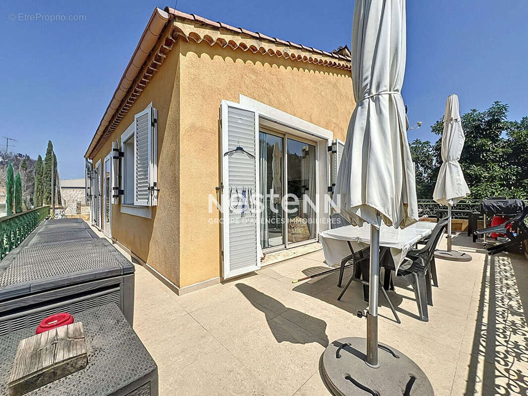 VALLAURIS - Maison - 230m² - Terrain 525m² - Projet promoteur - Hauteur autorisé - Proche commodités - photo 4
