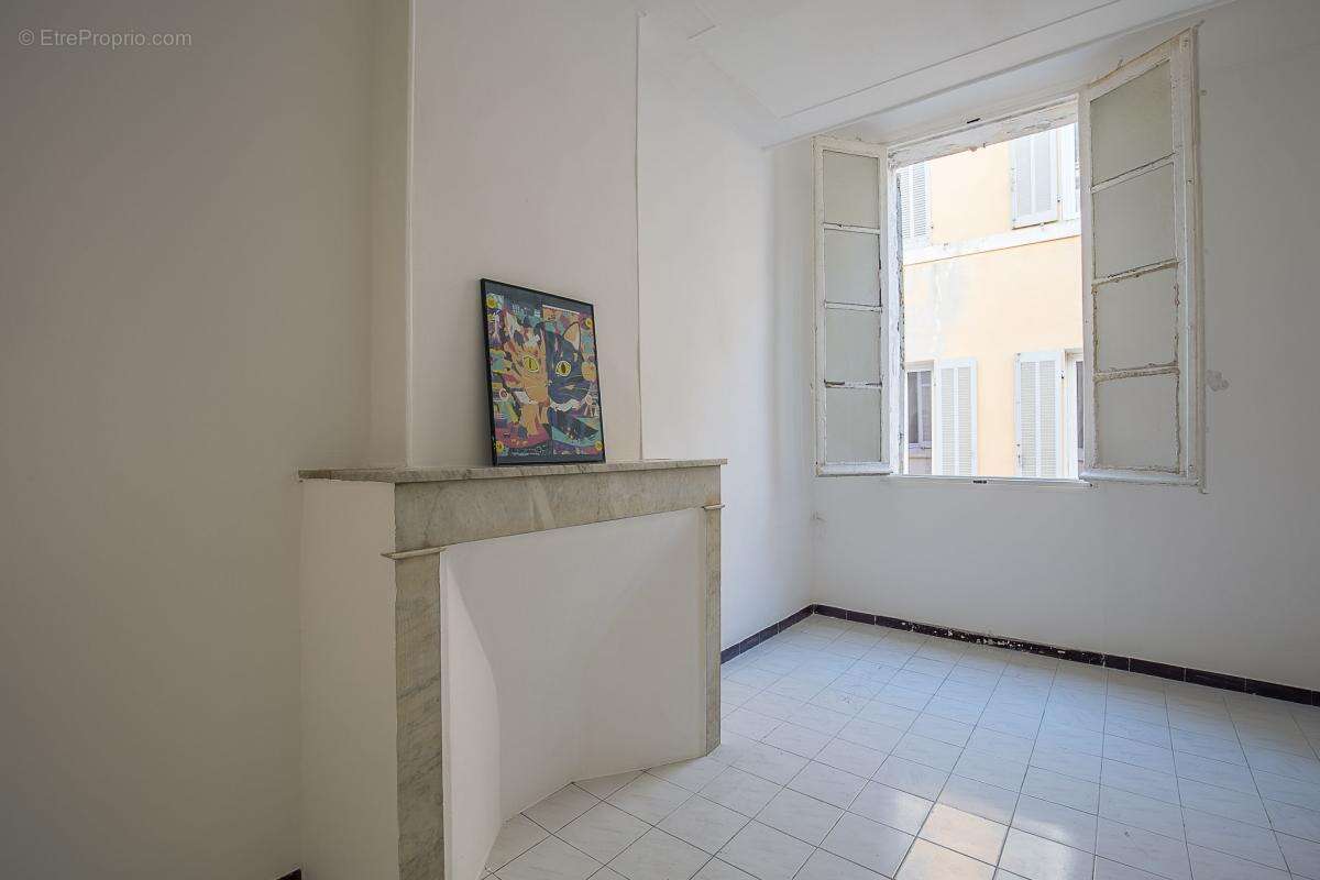 Appartement à MARSEILLE-2E