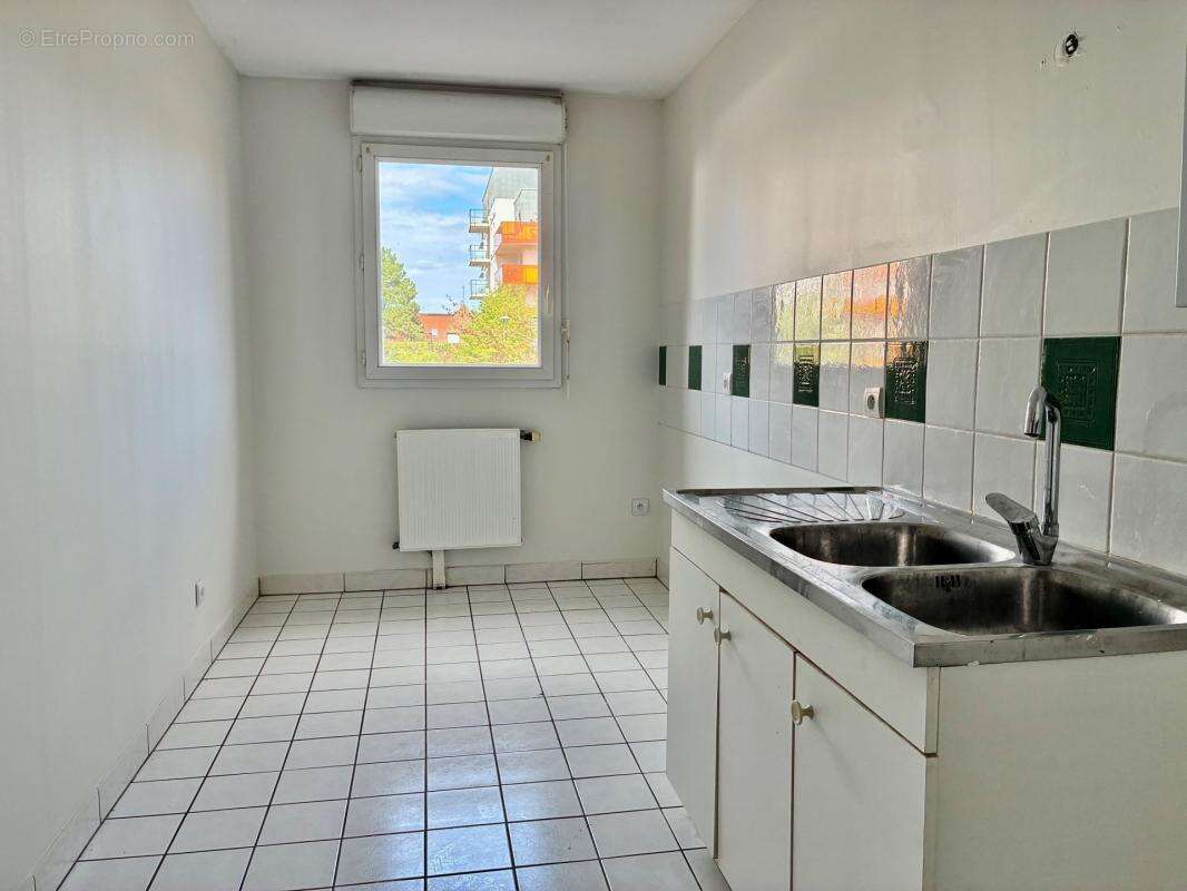 Centre ville t4 78m²  avec grand balcon et parking en carport - photo 3