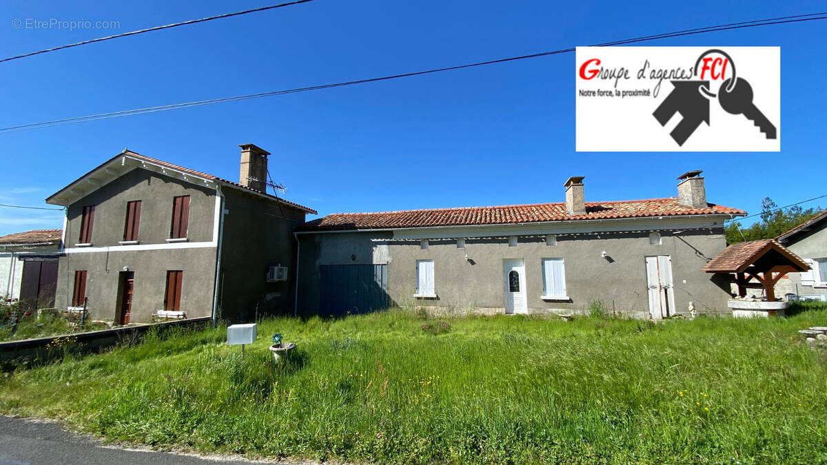 Maison à LA ROCHE-CHALAIS