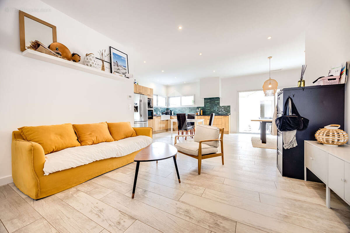 Maison à VILLELONGUE-DELS-MONTS