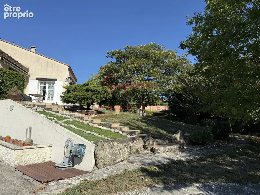 À Grézillac, maison de 145 m2 élevée sur sous-sol, implantée sur un terrain clos de 2 826 m2. - photo 22