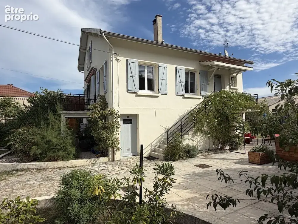 Maison 9 pièces 190 m² · à Saint-Jean-en-Royans · 190 m² · 325 000 €
