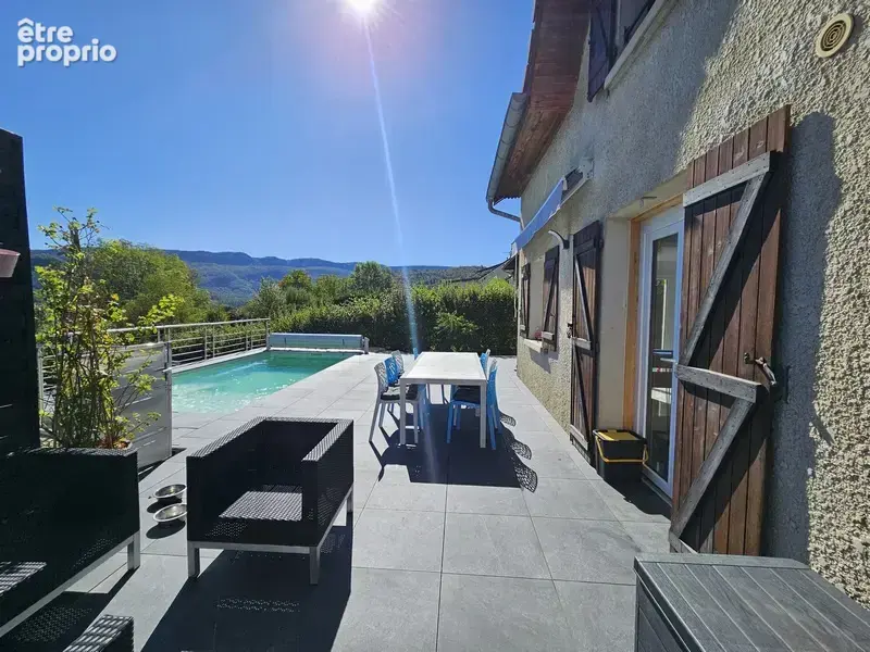 Lavans-lès-Saint-Claude : villa rénovée avec piscine et jolie vue dominante - photo 3