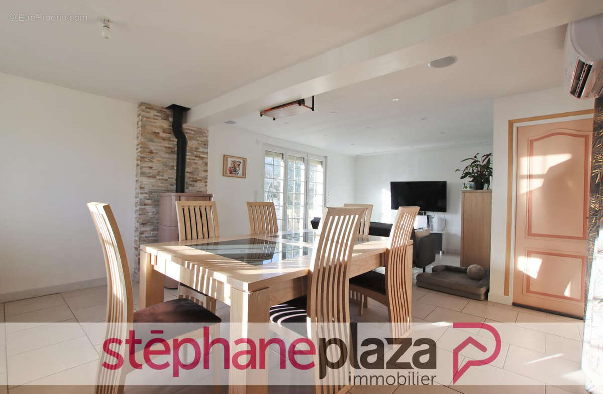 Maison à ARGENTRE-DU-PLESSIS