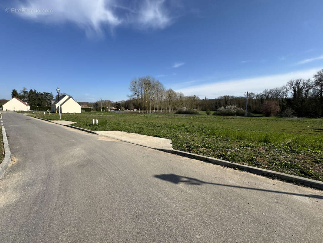 Terrain à bâtir viabilisé de 812 m2 à 1513 m2 dans un bel environnement à 18 min de Houdan / 5 min de Dreux - photo 3