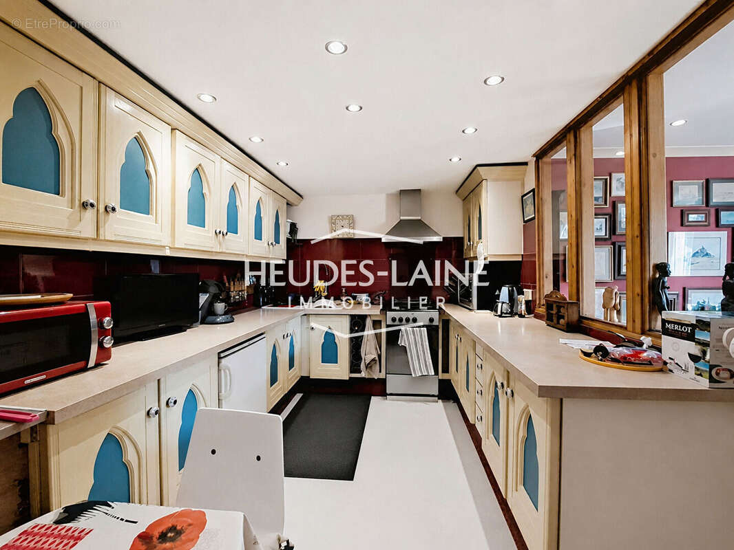 Propriété à vendre - spacieuse maison principale et appartement indépendant - SAINT HILAIRE DU HARCOUET - 50600 - photo 2