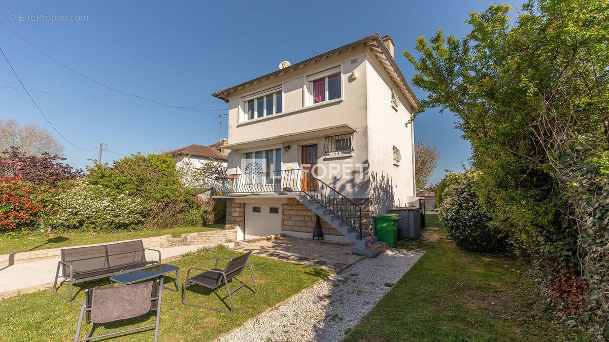 Maison à ROISSY-EN-BRIE