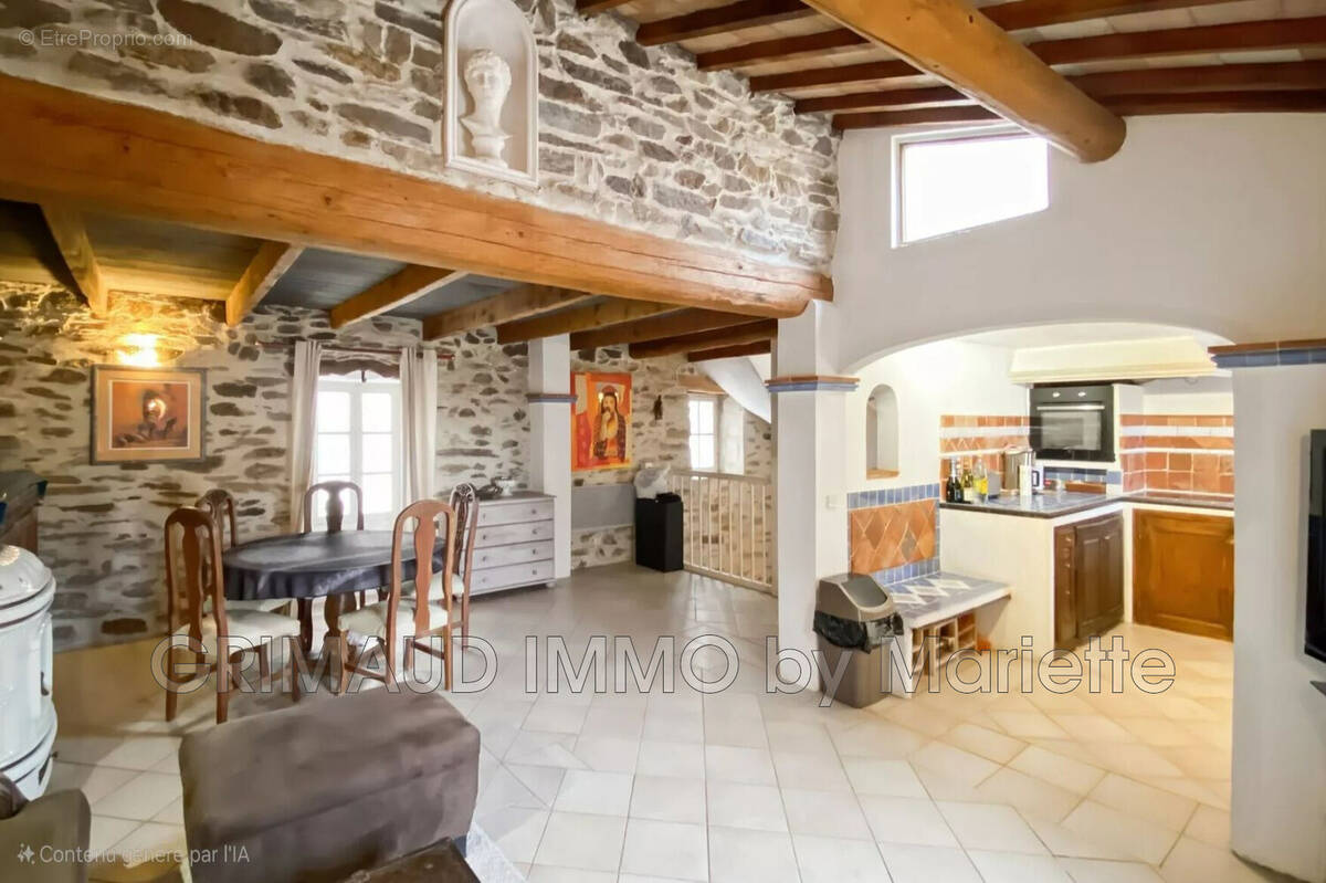 Maison à LA GARDE-FREINET