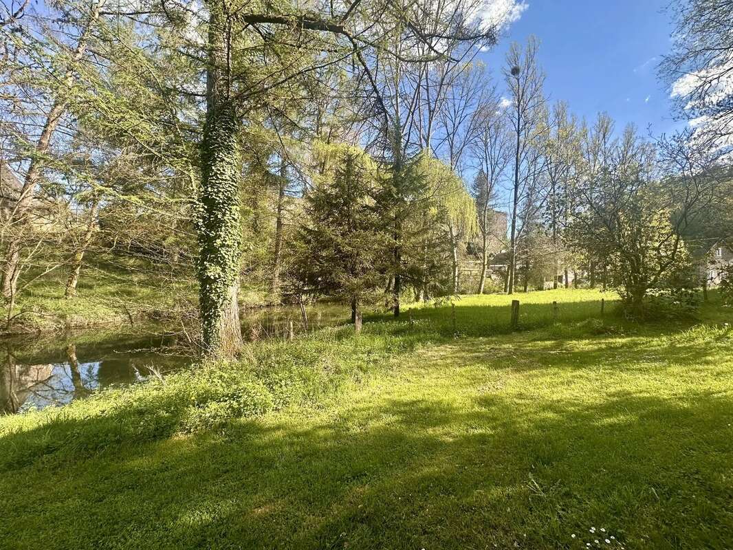 Maison à SEGUR-LE-CHATEAU