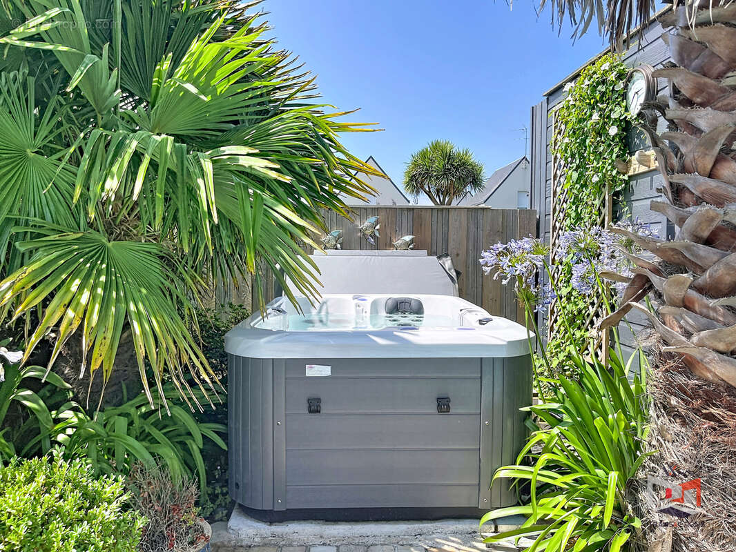 PLOUGRESCANT : Maison contemporaine avec jardin paradisiaque et piscine - photo 13