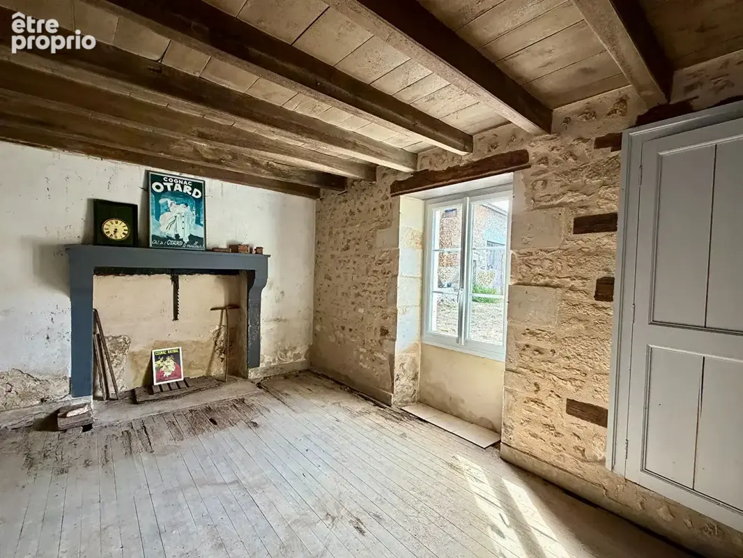 Charmante Maison Indépendante en Pierre avec Grande Grange, Terrain et Excellent Potentiel près de Nanteuil-en-Vallée - photo 5