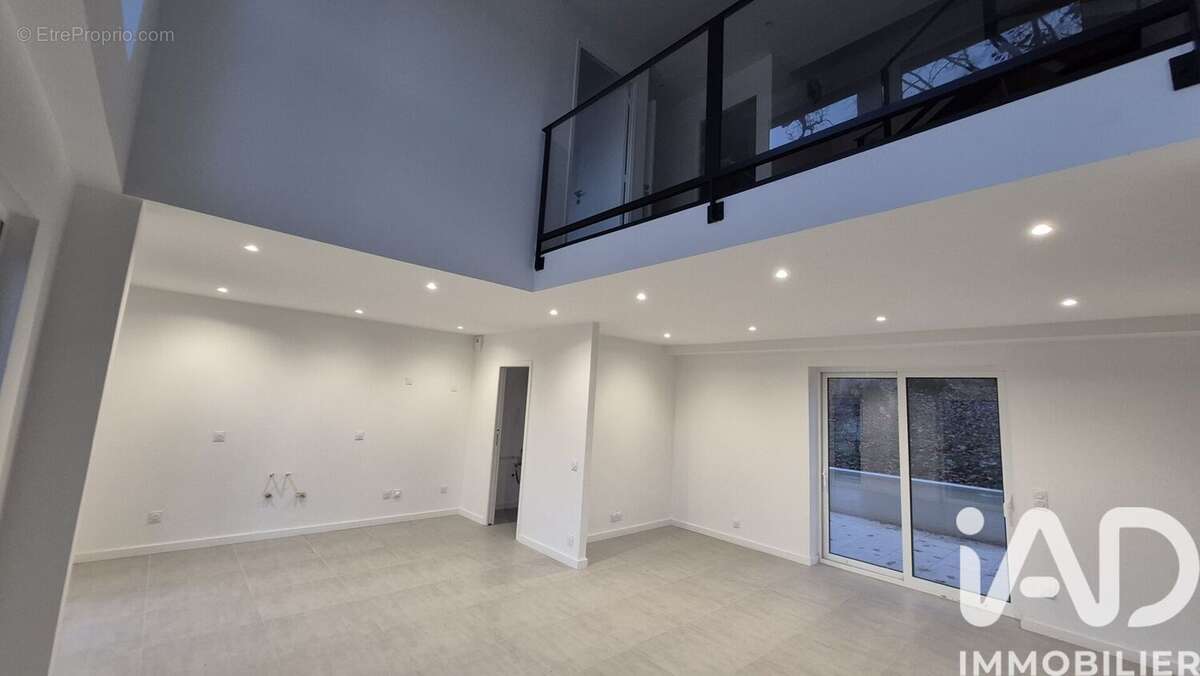 Photo 2 - Maison à BURES-SUR-YVETTE