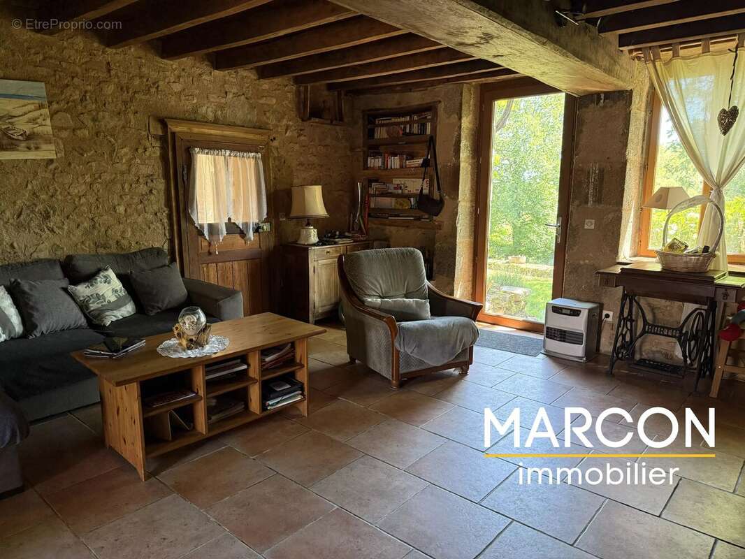 Belle fermette de 176 m² - Secteur JARNAGES - photo 11