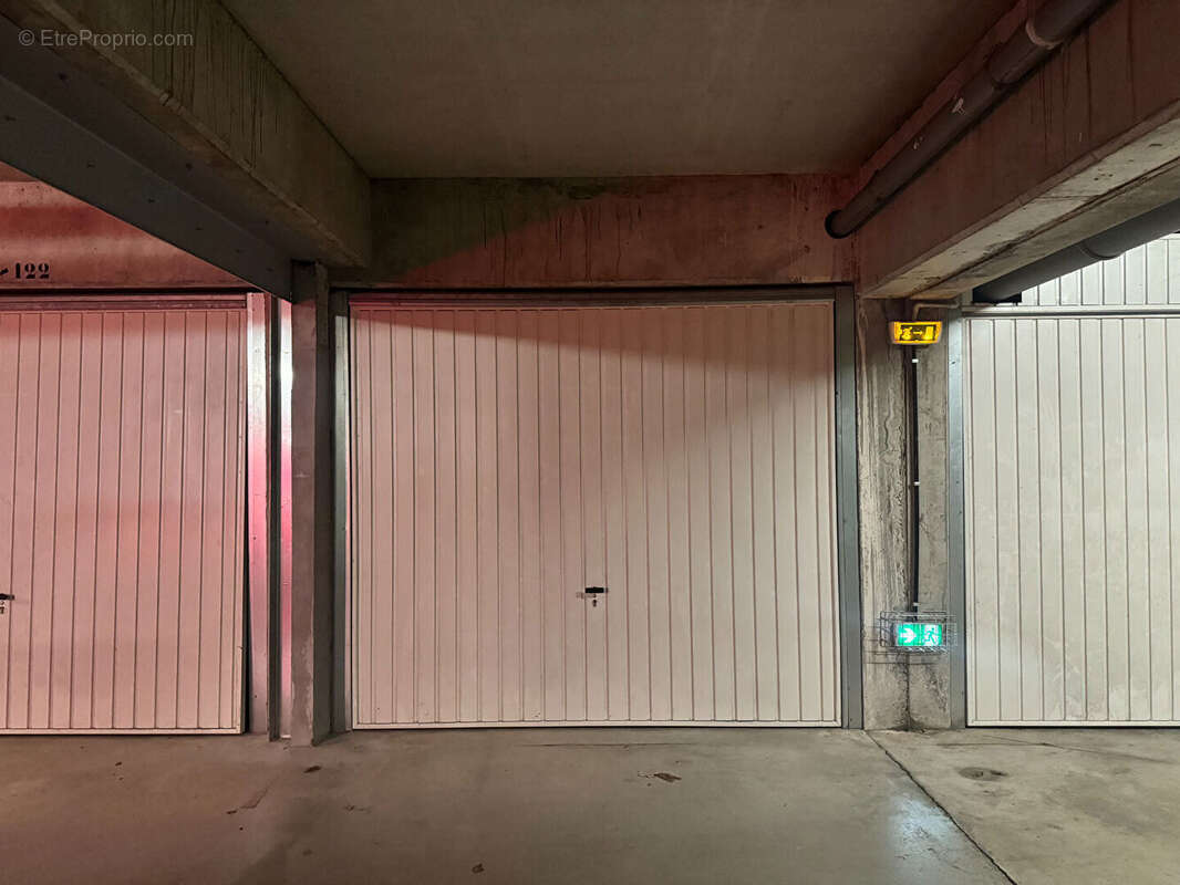Garage double fermé et sécurisé dans résidence Quartier du Drapeau à Dijon - photo 3
