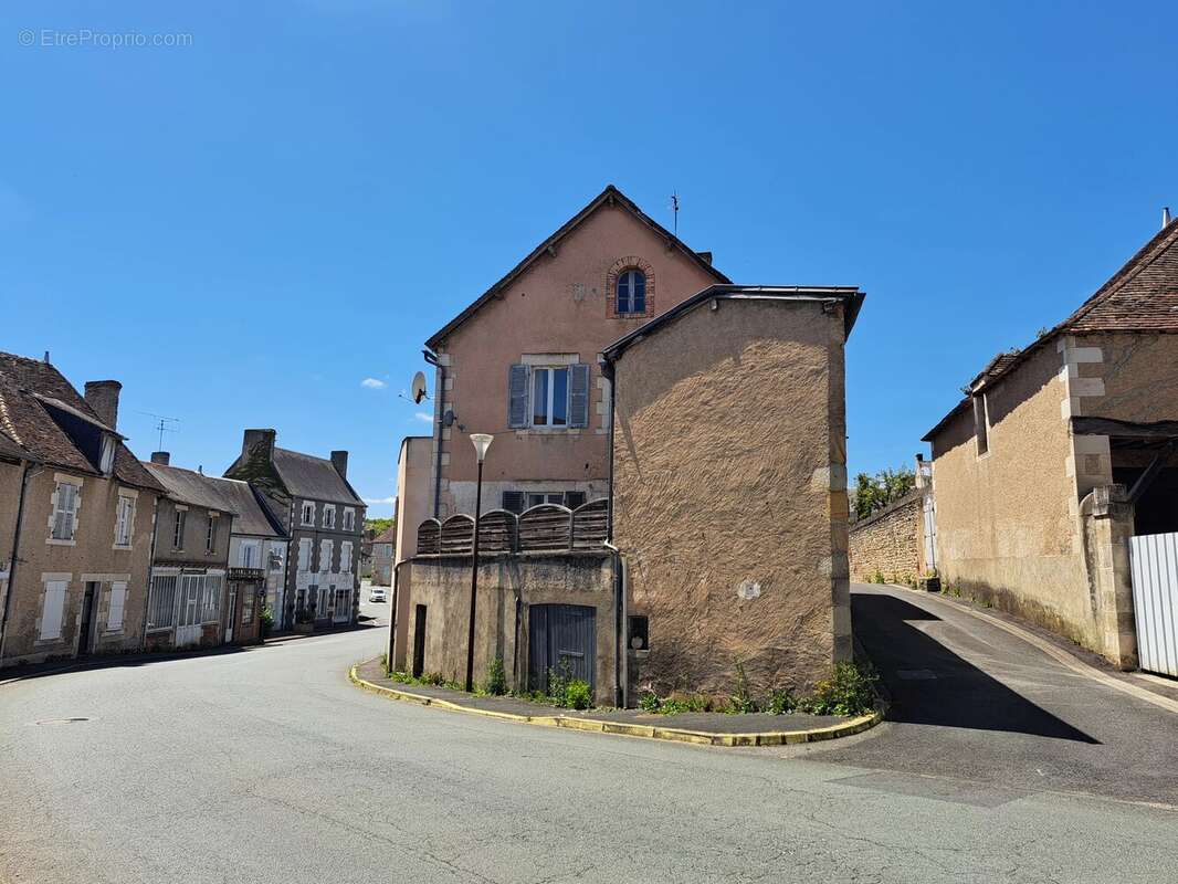 Maison à LA TRIMOUILLE