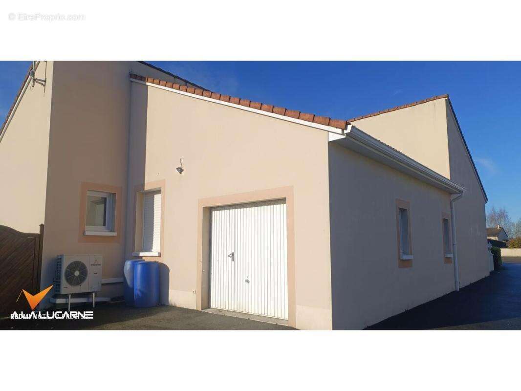 Maison à COURLAY