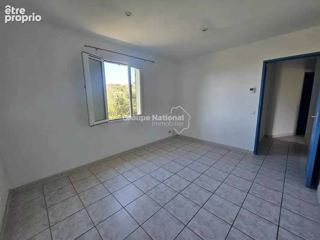 Venasque villa  de plai-pied sur un terrain 1079  m² - photo 11