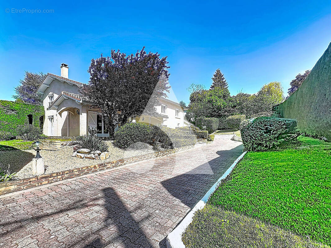 Maison à PONCINS