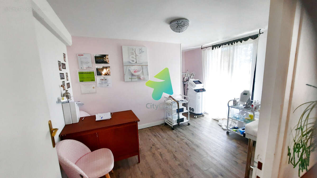 Villa polyvalente de 180 m2 avec locaux commerciaux et habitation - photo 16