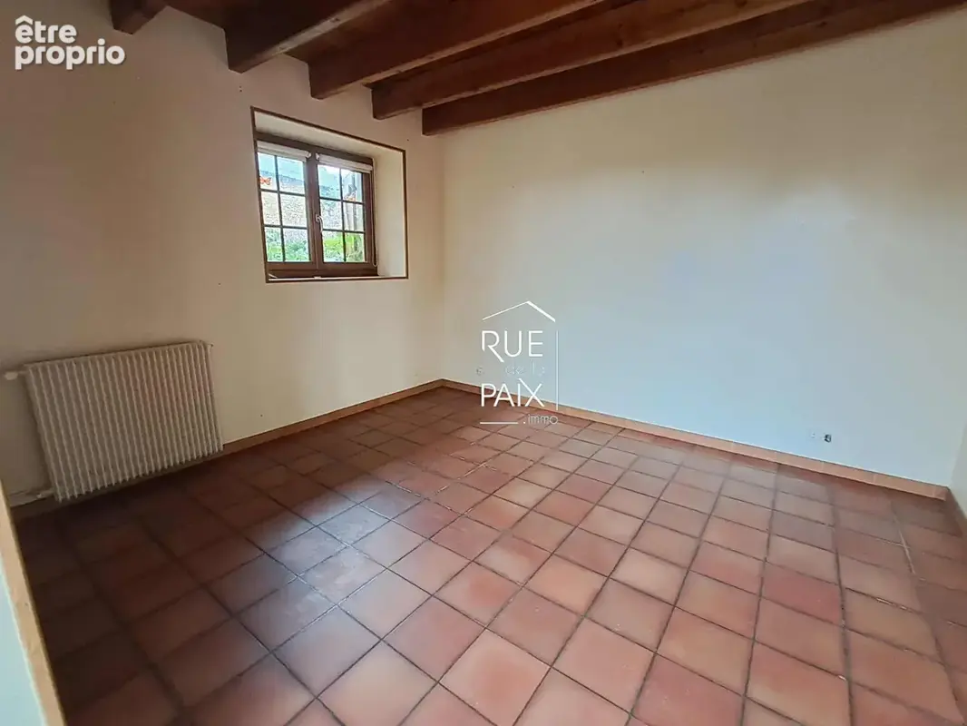 Maison familiale avec dépendances à Dangé-Saint-Romain - photo 7